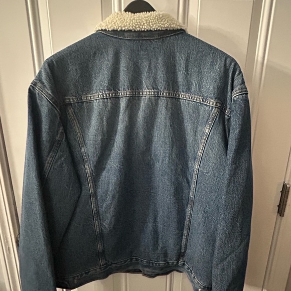 Levi's Men's Classic Blue Denim Jacket with Cream Sherpa Collar - Picture 3 of 4